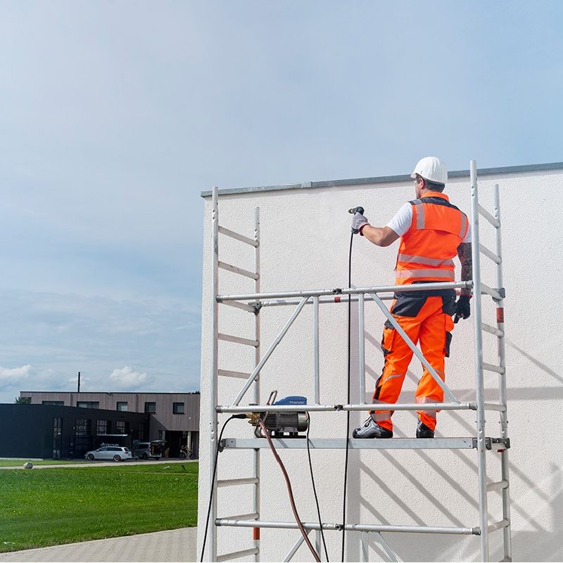 Kranzle KHD7122TS Cold Pressure Washer Being Used On Scaffold
