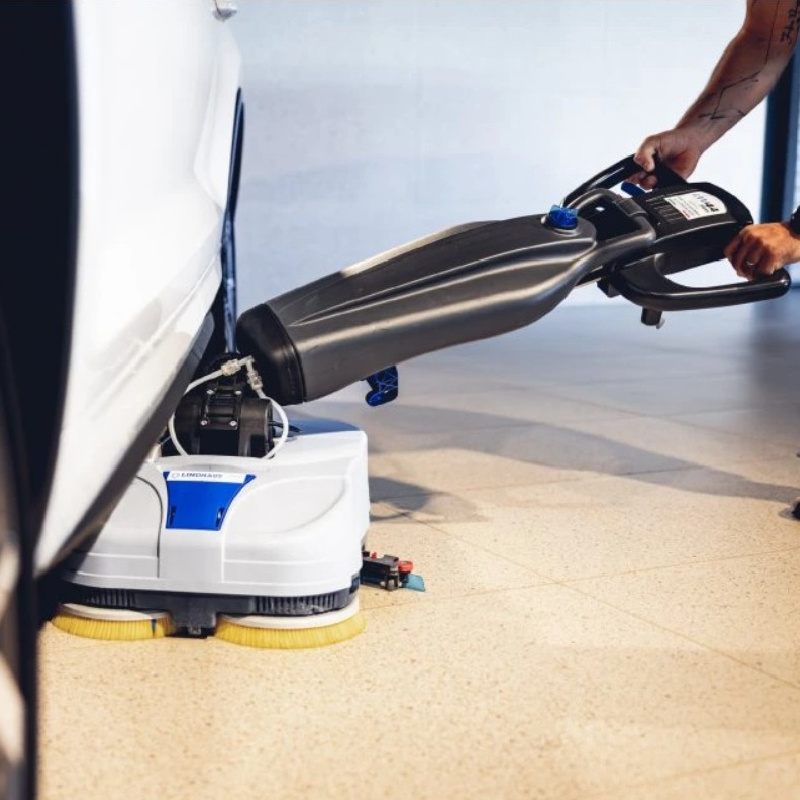 Lindhaus LW44 LW52 Flexy Hybrid Scrubber Dryer Under Car