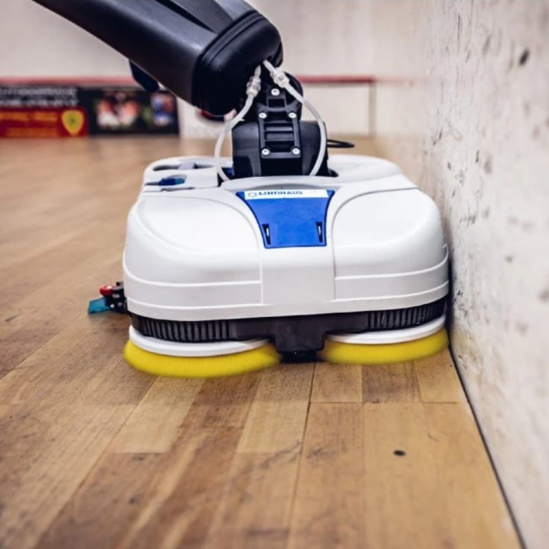 Lindhaus LW44 LW52 Flexy Hybrid Scrubber Dryer Wall Close