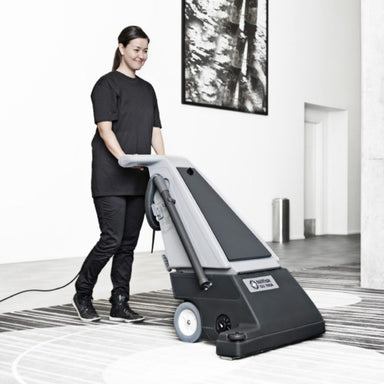 Nilfisk GU700A Large Area Vacuum Action