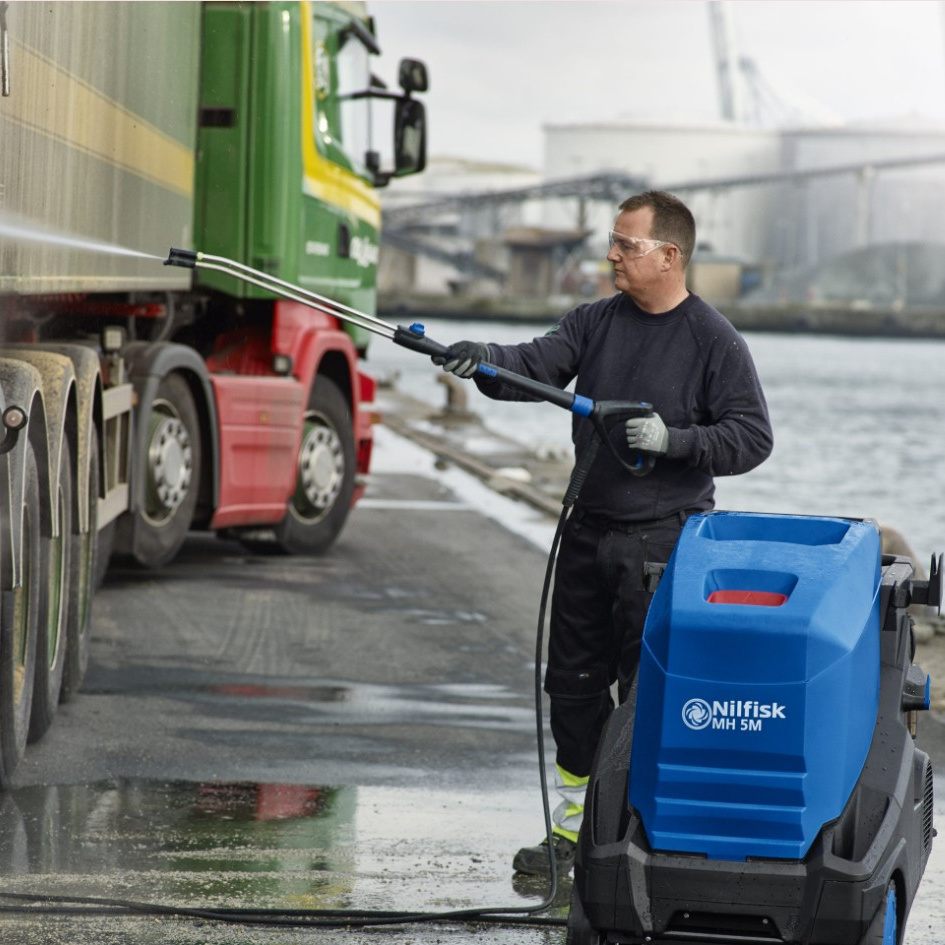 Nilfisk MH 5M 2101110 FA Medium Hot Water Electric Pressure Washer Action