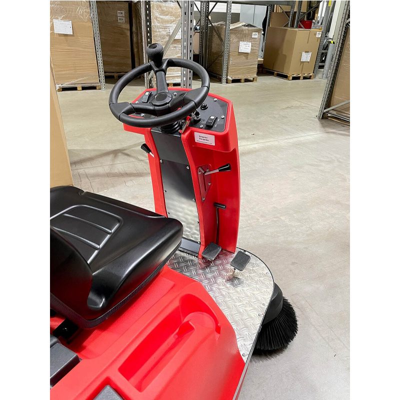 Stolzenberg Suresweep STR1150E Ride-On Floor Sweeper Kit Steering Wheel View